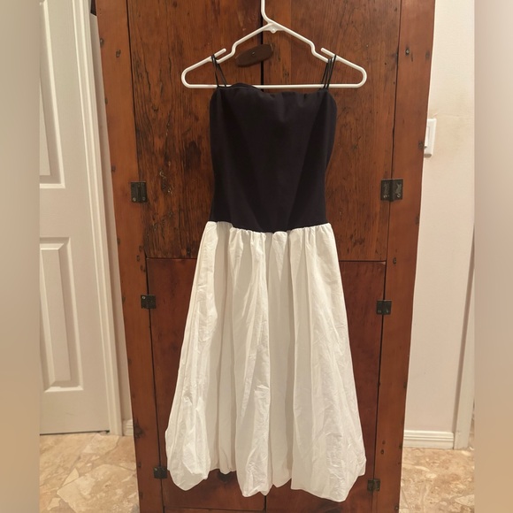 Steve Madden Dresses & Skirts - Steve Madden Black & White Balloon Dress